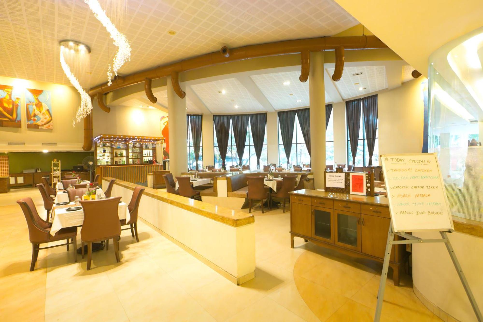 Neelam The Glitz Hotel Calangute Exterior foto